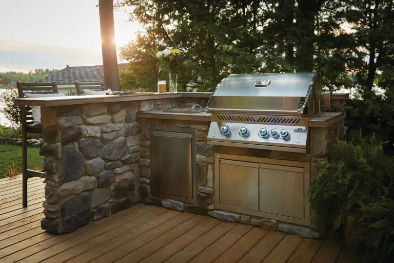 Napoleon Built-in 700 32 RB in a well maintained outdoor kitchen